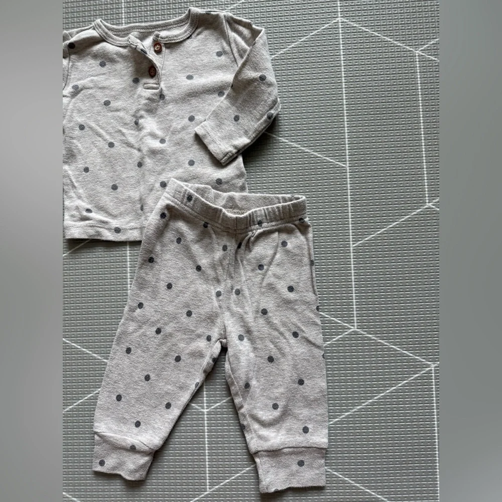 Carters|Baby gender neutral beige tan Polka Dot matching Pajamas,6M•Long sleeve